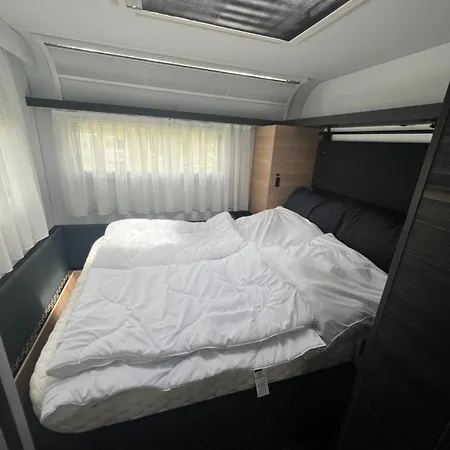 Ferienhaeuser Insel Usedom - Luxuswohnwagen 4 Mit Whirlpool Direkt Am Achterwasser דירה Lutow